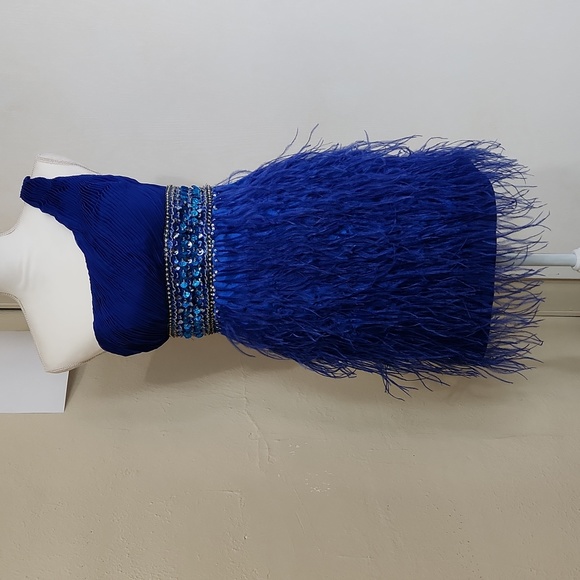 Size 3/4 royal blue feather one shoulder dress by Dave & Johnny short dress - Picture 1 of 9
